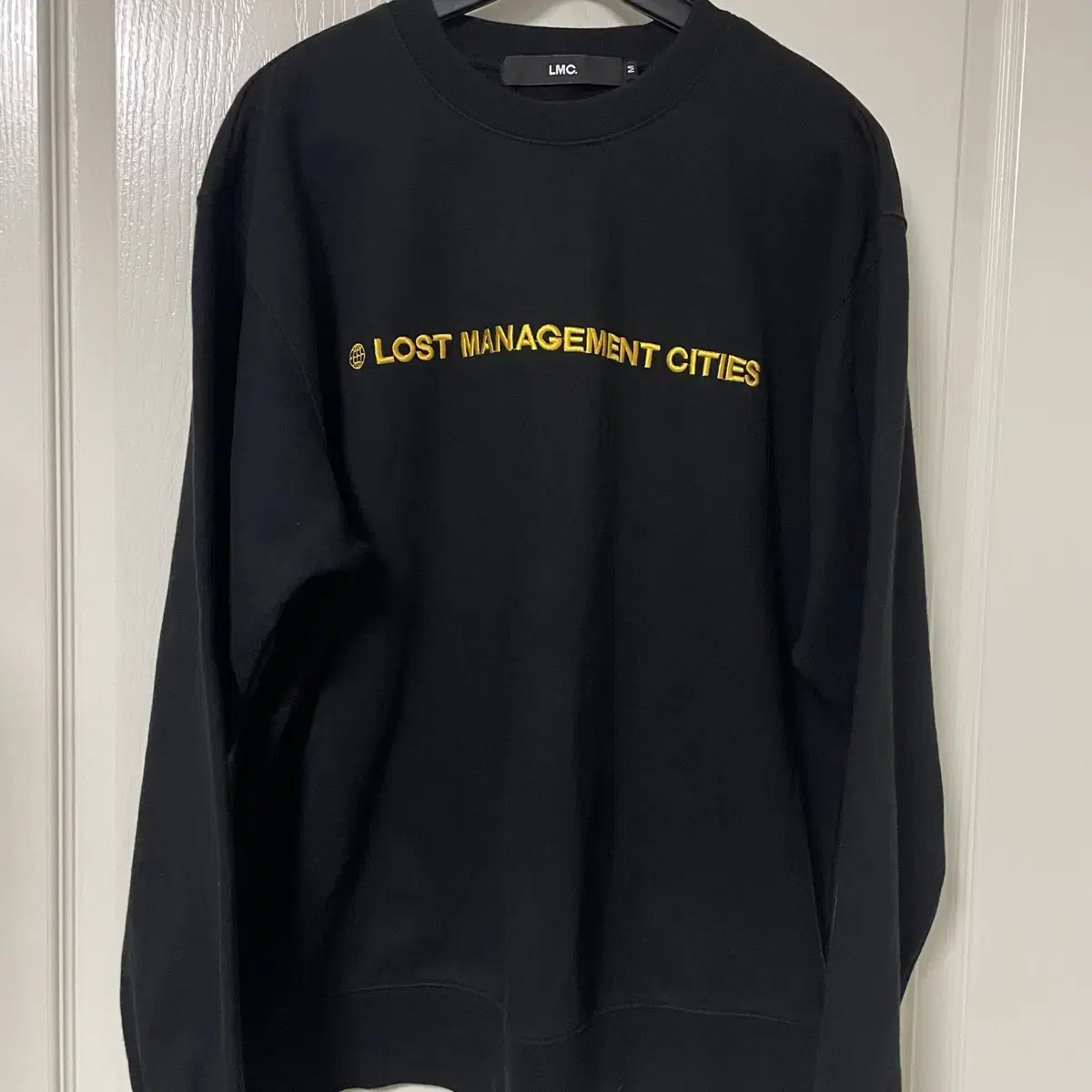 lmc 블랙 캐피탈 로고 맨투맨